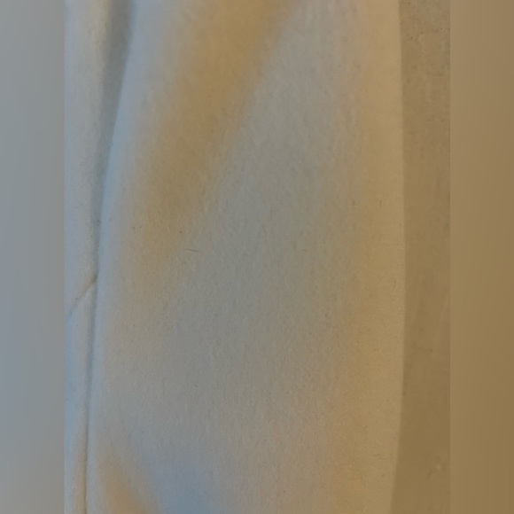 Frenchy Lapel Neck White coat with pockets and belt - Picture 6 of 9